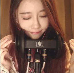 【轩子巨2兔】酒店直播 掏耳按摩／轻声哼唱